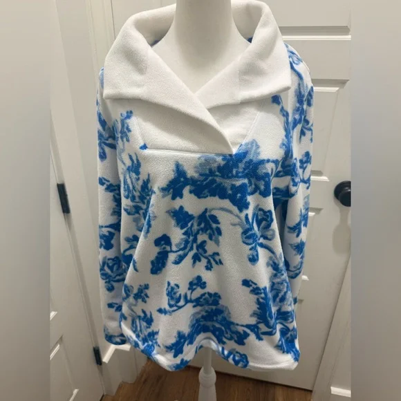 Dudley Stephens x Mestiza. Sheffield Island Pullover. Blue & White Floral. Med. - Picture 2 of 11